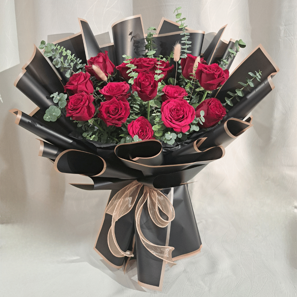 15 Fresh Roses Bouquet (Black)