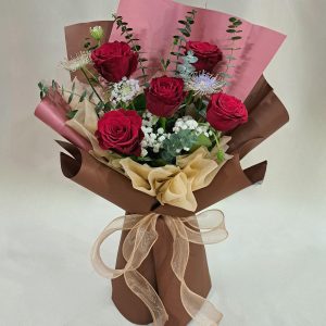 D'Ruby Whisper 5 Roses Bouquet