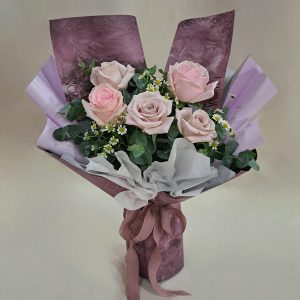 Mauve Blush Elegance 5 Roses Bouquet