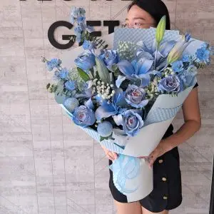 Blue Elsa Bouquet