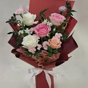 Rose Tapestry 5 Roses Bouquet