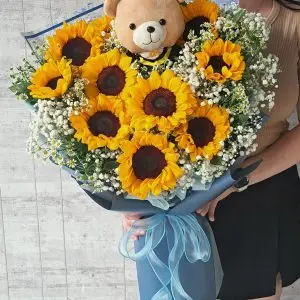 Full Sky of Sunny Prestige Graduation Bouquet
